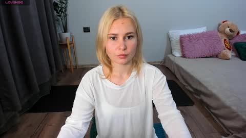 Snapshot of amymilson chatting on March 4, 5:03 pm amymilson online show from March 4, 5:03 pm