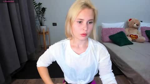 Snapshot of amymilson chatting on March 9, 5:06 pm amymilson online show from March 9, 5:06 pm