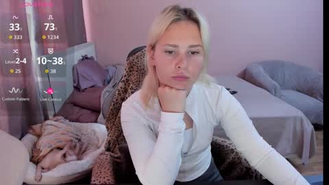 Snapshot of amymilson chatting on October 20, 10:27 am amymilson online show from October 20, 10:27 am