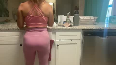 Snapshot of amysmilez chatting on September 18, 3:03 pm Amy Smilez online show from September 18, 3:03 pm