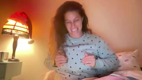 Snapshot of amysmilez chatting on December 14, 10:42 am Amy Smilez online show from December 14, 10:42 am