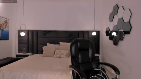 AMY WALKER online show from February 2, 10:13 am