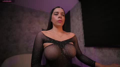 AMY WALKER online show from November 19, 9:42 am