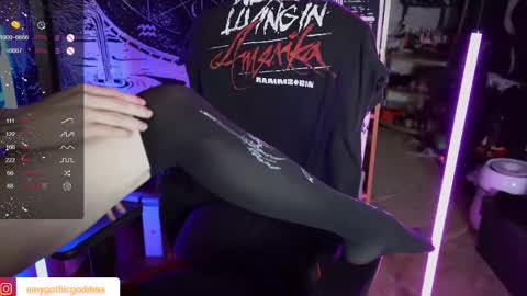 Snapshot of amywhitenessxx chatting on February 15, 2:44 pm Amy switch Goddess divine Mistress online show from February 15, 2:44 pm