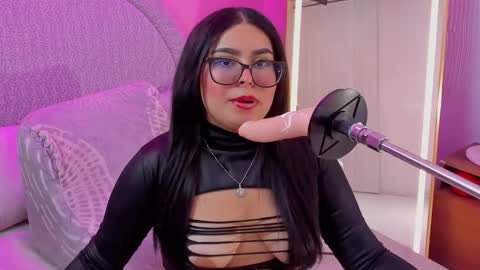 amywhitte_ online show from November 18, 8:13 pm