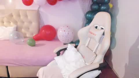 Snapshot of ana_ruuh chatting on December 4, 12:08 am Im anna but you can call me as you want online show from December 4, 12:08 am