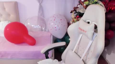 Snapshot of ana_ruuh chatting on December 18, 5:00 pm Im anna but you can call me as you want online show from December 18, 5:00 pm