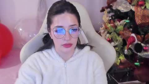 Snapshot of ana_ruuh chatting on December 20, 1:14 am Im anna but you can call me as you want online show from December 20, 1:14 am