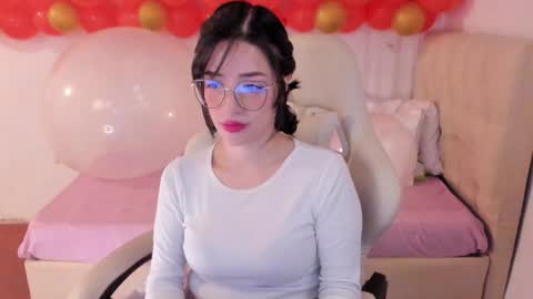 Snapshot of ana_ruuh chatting on February 7, 4:35 pm Im anna but you can call me as you want online show from February 7, 4:35 pm