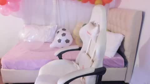 Snapshot of ana_ruuh chatting on March 7, 2:15 am Im anna but you can call me as you want online show from March 7, 2:15 am