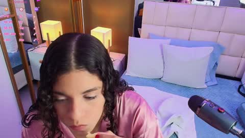 Anahi  online show from February 6, 7:51 pm