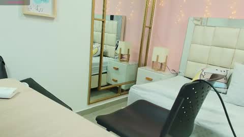 Anahi  online show from November 23, 8:30 pm