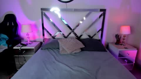 Anah Jones online show from September 28, 12:05 am