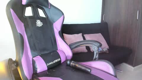      help me to get 100 thumps up  online show from February 4, 4:48 am