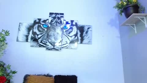 Analia online show from February 1, 5:05 pm