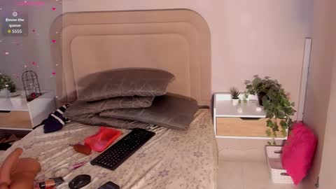 anamonroee online show from September 25, 11:36 am