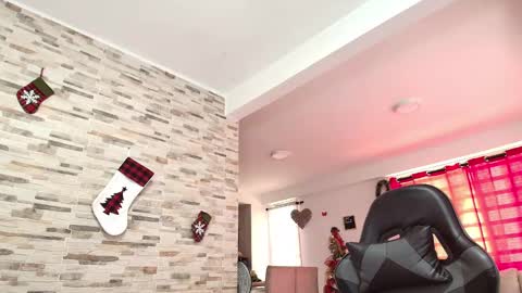 ana  online show from December 1, 4:40 pm