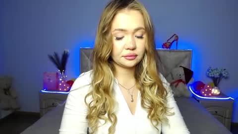 anastacyyellig online show from January 18, 4:04 am