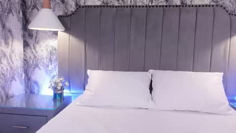 Mia online show from September 18, 12:29 pm