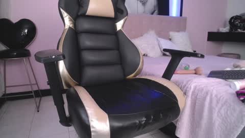 Andrea Ramos online show from December 15, 9:24 am