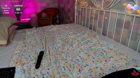 Andrea hereGMT7Mon Tue Wen ThFri Sat Su 0300am-0900am. online show from December 5, 4:09 am