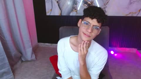 Andreh  online show from November 28, 1:08 am