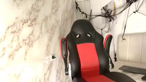 andres_stud online show from October 25, 5:04 am