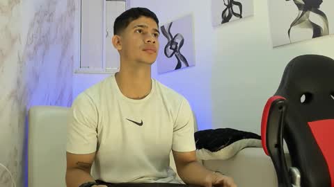 andres_stud online show from November 18, 12:42 pm