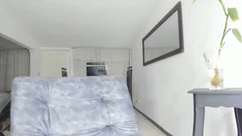 Isa  --------- online show from January 19, 12:38 am