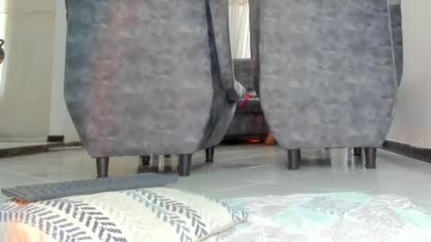 Isa  --------- online show from March 1, 9:04 pm