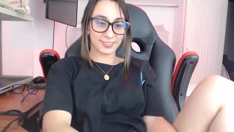 Isa  --------- online show from November 17, 1:00 am