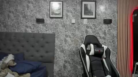 andrew_2811 online show from September 9, 7:41 am