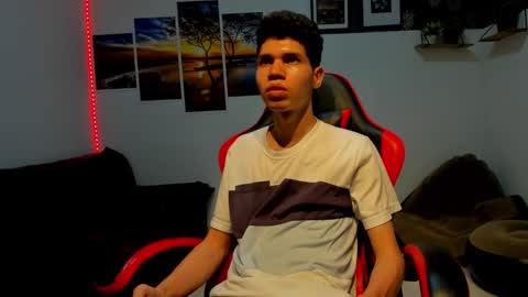 andrew_2811 online show from October 2, 6:09 am