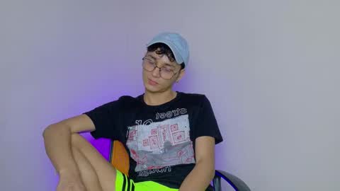 Snapshot of andrew_dann chatting on November 28, 4:04 am andres online show from November 28, 4:04 am