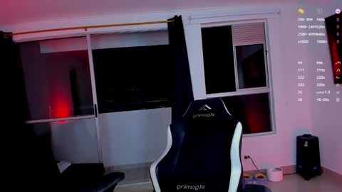 Snapshot of andrew_magic chatting on February 11, 4:33 am --- online show from February 11, 4:33 am