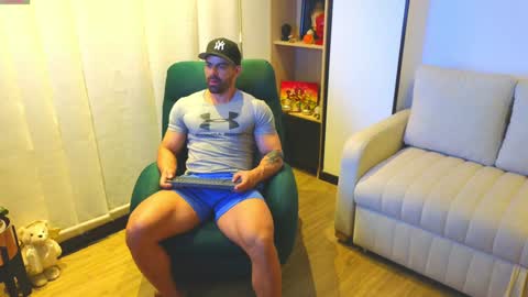 Snapshot of andrewfame chatting on December 6, 2:35 am Andrew online show from December 6, 2:35 am