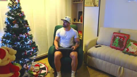 Snapshot of andrewfame chatting on December 19, 1:39 am Andrew online show from December 19, 1:39 am