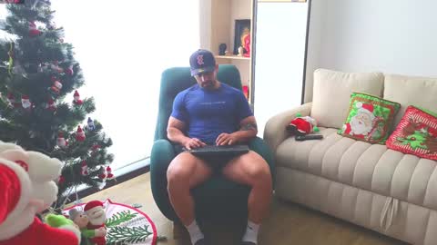 Snapshot of andrewfame chatting on December 23, 8:14 pm Andrew online show from December 23, 8:14 pm