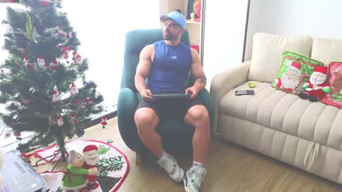 Snapshot of andrewfame chatting on December 24, 4:08 pm Andrew online show from December 24, 4:08 pm