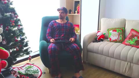 Snapshot of andrewfame chatting on December 28, 2:10 pm Andrew online show from December 28, 2:10 pm