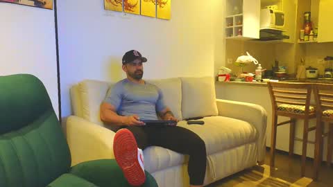 Snapshot of andrewfame chatting on January 8, 12:28 am Andrew online show from January 8, 12:28 am