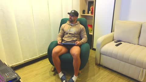 Snapshot of andrewfame chatting on January 23, 12:57 am Andrew online show from January 23, 12:57 am