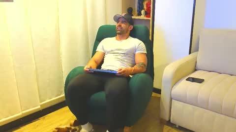 Snapshot of andrewfame chatting on February 12, 2:03 am Andrew online show from February 12, 2:03 am