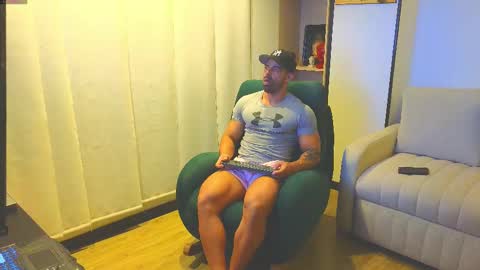 Snapshot of andrewfame chatting on February 13, 2:23 am Andrew online show from February 13, 2:23 am