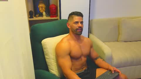 Snapshot of andrewfame chatting on February 18, 11:41 pm Andrew online show from February 18, 11:41 pm