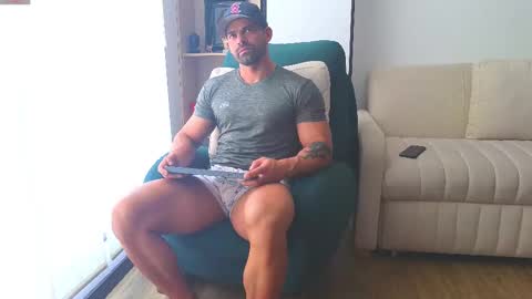 Snapshot of andrewfame chatting on February 28, 4:53 pm Andrew online show from February 28, 4:53 pm