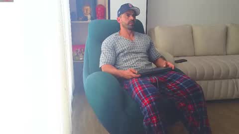 Snapshot of andrewfame chatting on March 1, 1:40 pm Andrew online show from March 1, 1:40 pm