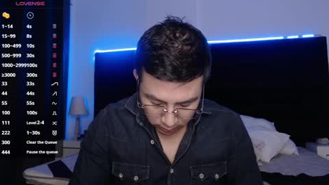 andrewmhilton_ online show from January 29, 2:09 am