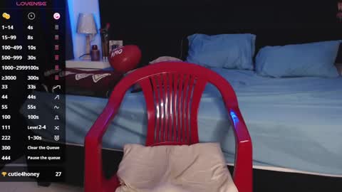 andrewmhilton_ online show from February 28, 12:43 am