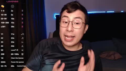 andrewmhilton_ online show from November 10, 7:07 am